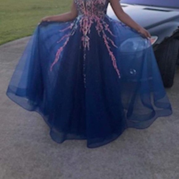PROM DRESS - Picture 3 of 3